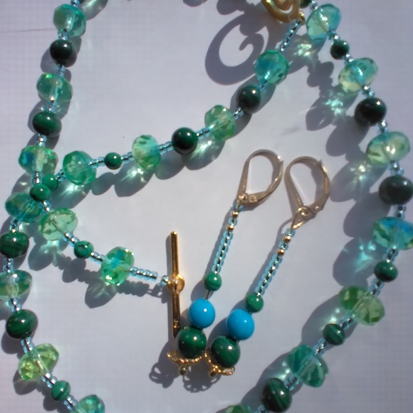 Jewelry - 18" Genuine Malachite & Fired Glass Necklace & Earrings 😲